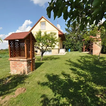 Veronika Apartman *
